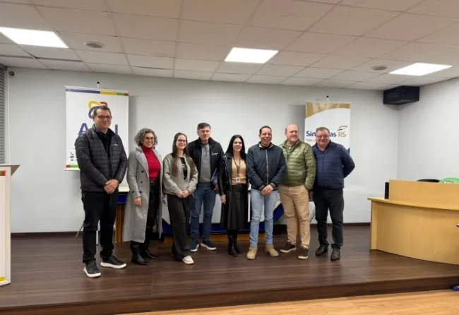 CAFE COM EMPRESARIOS